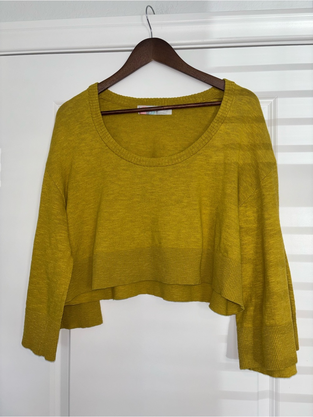 Free People Beach Sun-Chaser Cropped
Bell-Sleeve Pullover Sweater
Chartreuse XS